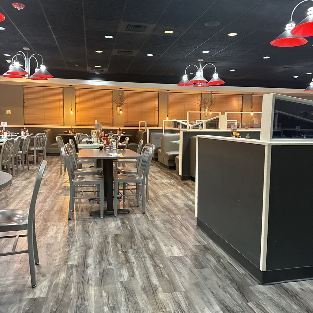 Biscuits Cafe - Seating area - Breakfast & Brunch Near Me - Phoenix, Arizona