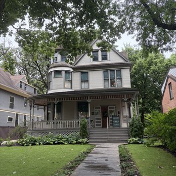 Ernest Hemingway Birth Home - outside - Landmarks & Historical Buildings Near Me - Oak Park, Illinois Ernest Hemingway Birth Home - outside - Landmarks & Historical Buildings Near Me - Oak Park, Illinois