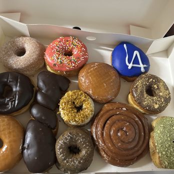 Randy's Donuts - Mix 4- 3 Classic/ 3 Deluxe/ 3 Fancy/ 3 Premium - Donuts Near Me - Inglewood, California