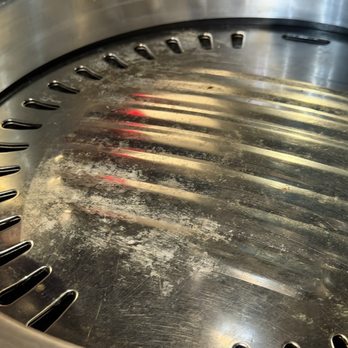 Blazing King - Dirty barbecue stove top the workers said it's clean. I highly doubt it. - Barbeque Near Me - Palm Desert, California
