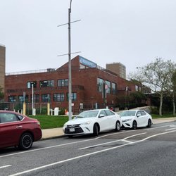 Brooklyn Sports Club - They do have a free parking lot for members