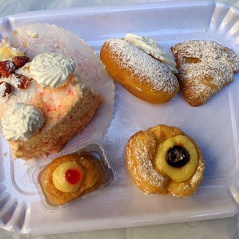 Antonini - Antonini 01/14/2020: Sfogliatelle, Maritozzi, Baba au Rum, Bomboloni, Cassata Cake - Desserts Near Me - Rome, RM