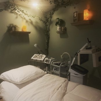 A Natural Fox - Welcome to the Fox Den our cozy treatment room. - Skin Care Near Me - Windsor, Connecticut A Natural Fox - Welcome to the Fox Den our cozy treatment room. - Skin Care Near Me - Windsor, Connecticut