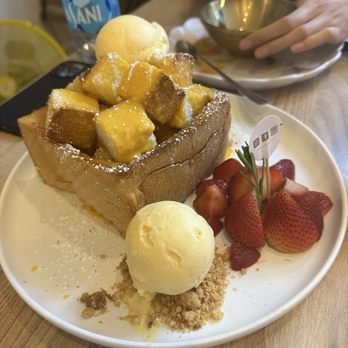 NaYa Dessert Cafe - Salted Egg Custard Toasted - Desserts Near Me - San Francisco, California NaYa Dessert Cafe - Salted Egg Custard Toasted - Desserts Near Me - San Francisco, California