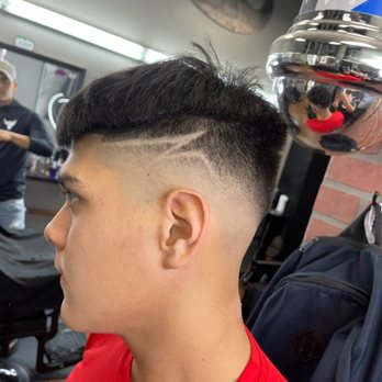 Barber Lounge - Fade w/designs - Barbers Near Me - Humble, Texas Barber Lounge - Fade w/designs - Barbers Near Me - Humble, Texas