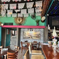 Cafe El Tapatio - Bar/dining room