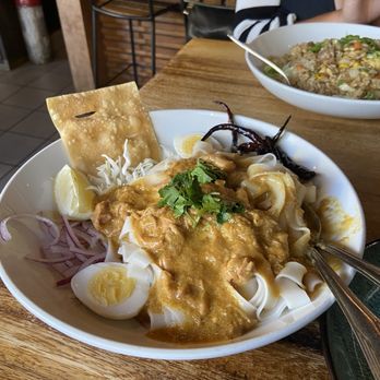 Rangoon Burmese Kitchen - Nan Gyi Thoke - Burmese Near Me - Honolulu, Hawaii