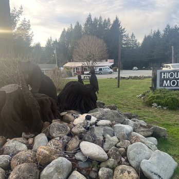 Hiouchi Motel - Decor (cafe in the background) - Hotels Near Me - Crescent City, California