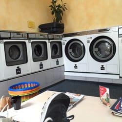 Steffen's Waschsalon - Enjoy the coffee and music tv while waiting!