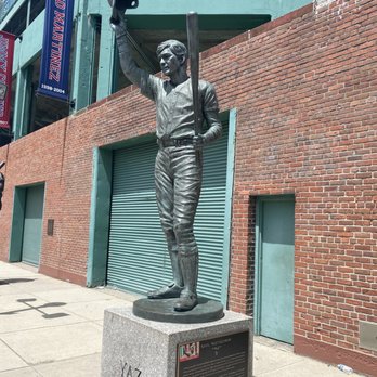 Carl Yastrzemski Statue - Landmarks & Historical Buildings Near Me - Boston, Massachusetts Carl Yastrzemski Statue - Landmarks & Historical Buildings Near Me - Boston, Massachusetts
