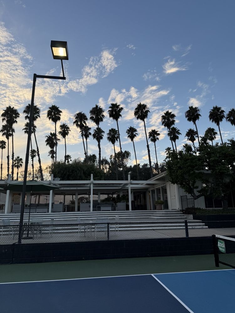 Tustin Hills Racquet Club Logo