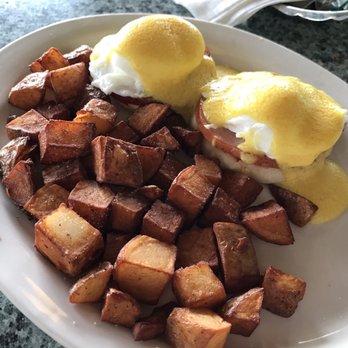 Metro Diner - Classic eggs Benedict with home fries - Diners Near Me - Ponte Vedra Beach, Florida