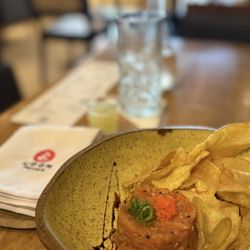 Udon - Tartare de salmão.