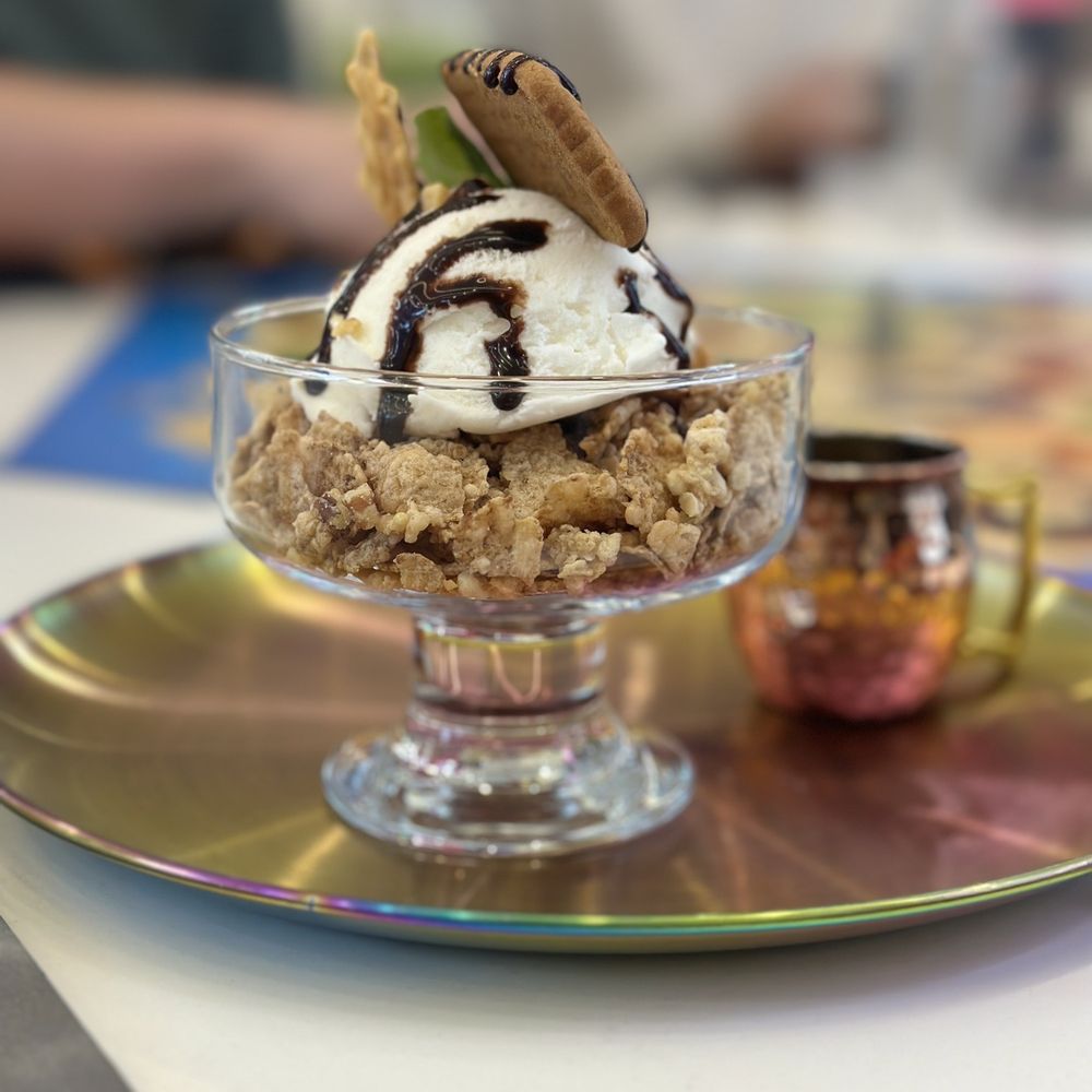 Twilight Cafe - a dessert dish with ice cream and cookies - Cafes Near Me - Toronto, Ontario Twilight Cafe - a dessert dish with ice cream and cookies - Cafes Near Me - Toronto, Ontario