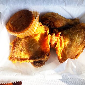 Mama J's Kitchen - Fried Chicken and corn bread !!! Yum - Soul Food Near Me - Richmond, Virginia