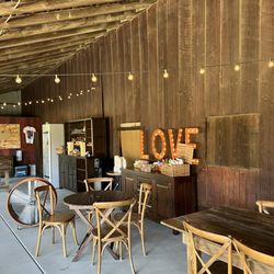 Great Bear Vineyards - Decor