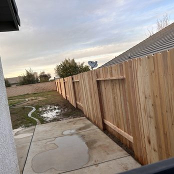 Aparicio's Contracting - Build New Wood Fence - Handyman Near Me Aparicio's Contracting - Build New Wood Fence - Handyman Near Me