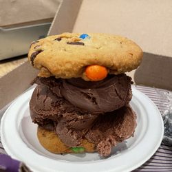 Insomnia Cookies - Ice cream sandwich