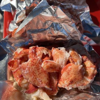 Red's Eats - Lobster roll - Seafood Near Me - Wiscasset, Maine