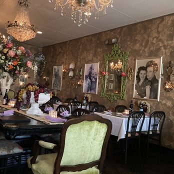 Vinny's Italian Kitchen - Main dining area - Italian Near Me - Medford, Oregon Vinny's Italian Kitchen - Main dining area - Italian Near Me - Medford, Oregon