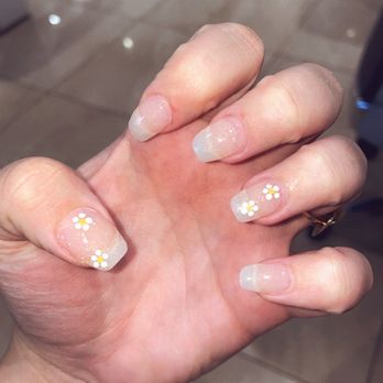 K T Nails - Sparkle nail base with daisies! - Nail Salons Near Me - Tucson, Arizona K T Nails - Sparkle nail base with daisies! - Nail Salons Near Me - Tucson, Arizona