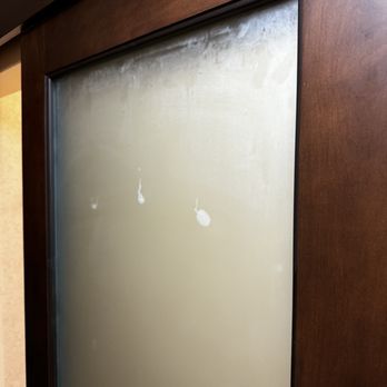 Hotel Lincoln - Disgustingly dirty doors upon arrival - Hotels Near Me - Chicago, Illinois Hotel Lincoln - Disgustingly dirty doors upon arrival - Hotels Near Me - Chicago, Illinois