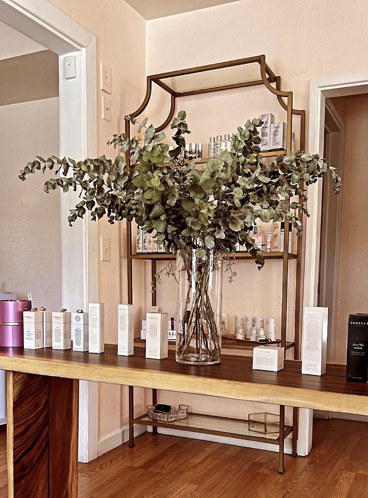 Sweetcream & Rose Logo