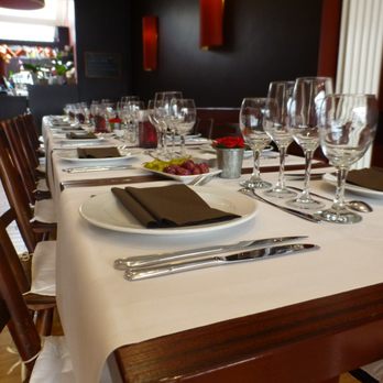 Knossos - Table bien dressée - Restaurants Near Me - Etterbeek, BRU