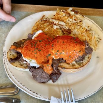 The Omelette Shoppe - Benedict prime rib - Breakfast & Brunch Near Me - Traverse City, Michigan