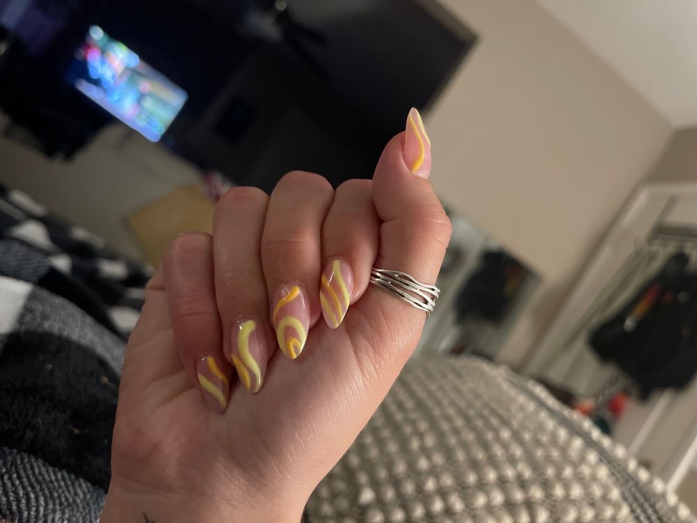 Icolor Lash & Nails Logo