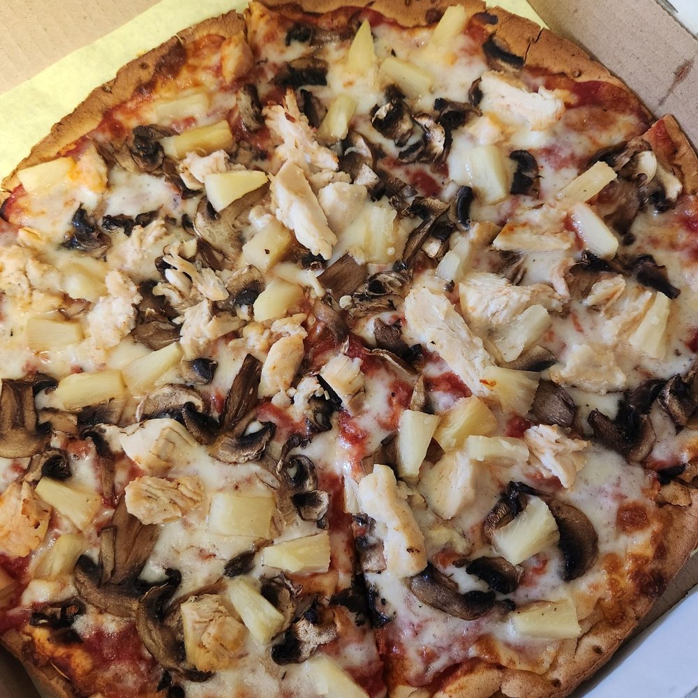 Graziano's Pizzaria - Cauliflower crust with chicken breast, mushrooms, and pineapple - Pizza Near Me - Oceanside, California