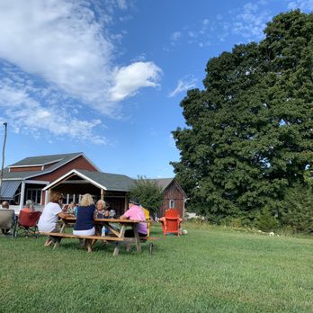Glendale Ridge Vineyard - Grounds, picnic tables - Wine Tasting Room Near Me - Southampton, Massachusetts Glendale Ridge Vineyard - Grounds, picnic tables - Wine Tasting Room Near Me - Southampton, Massachusetts