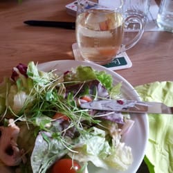 Salat und Wein