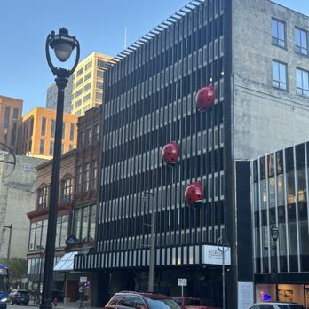 Chase Bank - Across the street are the ladybugs - Banks & Credit Unions Near Me - Milwaukee, Wisconsin