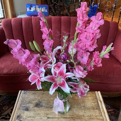 Flowerama On Pacific - I received this beautiful arrangement January 3rd. Today is January 7th, and they look like they're just getting started! I'm impressed!!!