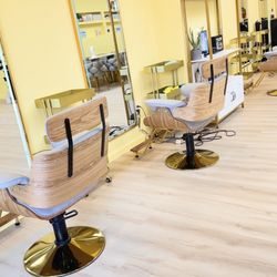 B2B Dry Bar - @b2bdrybar