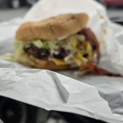 Flame Burger Plus - Bacon, cheeseburger.
