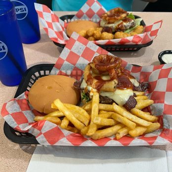 Penny's Diner - Diners Near Me - Dunsmuir, California