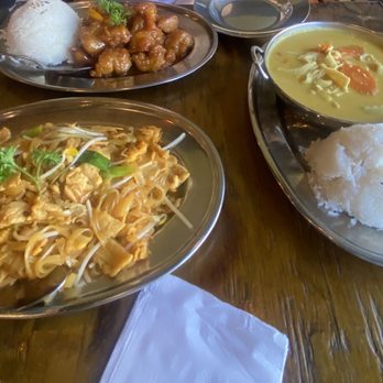 Now On 9 Thai Bistro - Pad thai, orange chicken, yellow curry lunch special - Thai Near Me - Valley Village, California Now On 9 Thai Bistro - Pad thai, orange chicken, yellow curry lunch special - Thai Near Me - Valley Village, California
