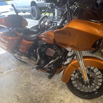 Boone County Auto Body - This bike, the bags, the interfering the front fender were all paint mats to Harley Davidson's stock, color, amber whiskey - Body Shops Near Me - Belvidere, Illinois