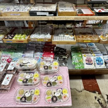 Fugetsu-Do - Interior - Candy Stores Near Me - Los Angeles, California