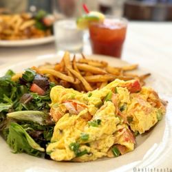 CAFÉ LULUc - Scrambled eggs with house-cured salmon