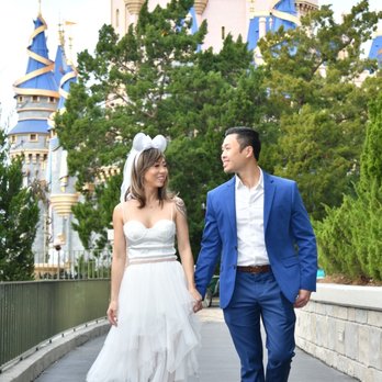 Cinderella Castle - Pictures with no guest in the back - Amusement Parks Near Me - Orlando, Florida