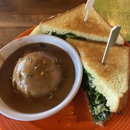 Cozy pig with mashed potato's and gravy
