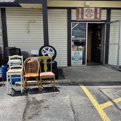 Laylas Thrift Shop - Exterior