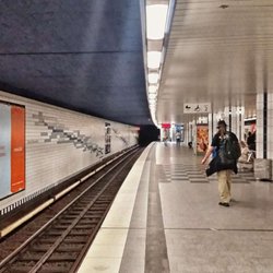 U-Bahnhof Horner Rennbahn - Mit Schwung (07/2018)