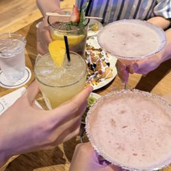 THE RANCH Saloon - Strawberry vine / Ranch lemonade / 2 Prickly poppies