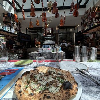 Settecento - Perfect lunch break and ambiance for pizza and a read - Italian Near Me - Los Angeles, California Settecento - Perfect lunch break and ambiance for pizza and a read - Italian Near Me - Los Angeles, California