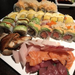 Look at the sashimi! So fresh! Look at the sashimi! So fresh!