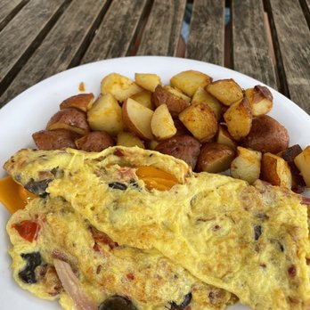 Sandpiper - BMT Omelette - Cafes Near Me - Dunedin, Florida Sandpiper - BMT Omelette - Cafes Near Me - Dunedin, Florida